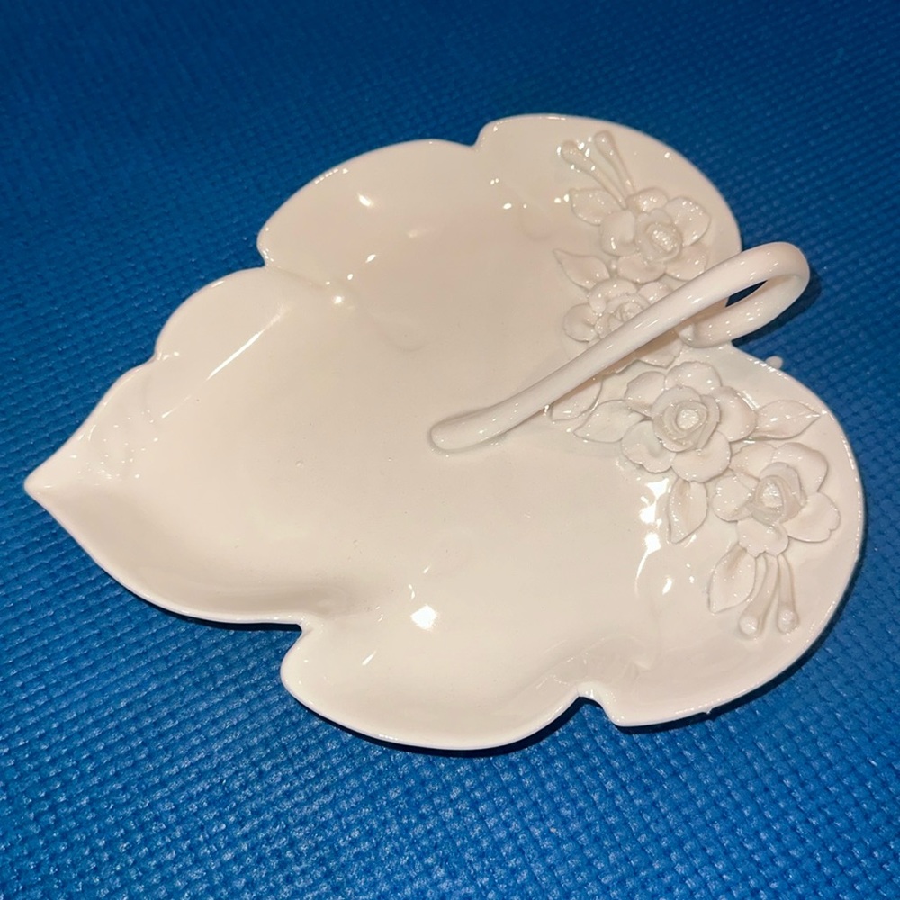 NWT Leaf/Heart shaped plate with handle
